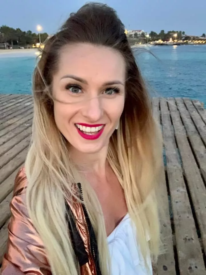 Fani na to czekali?! Gorące zdjecia zdolnej wokalistki disco polo trafiły do sieci! Te kadry rozpalają zmysły!